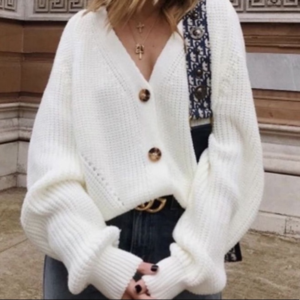 🤍 White off the shoulder sweater shirt 🤍